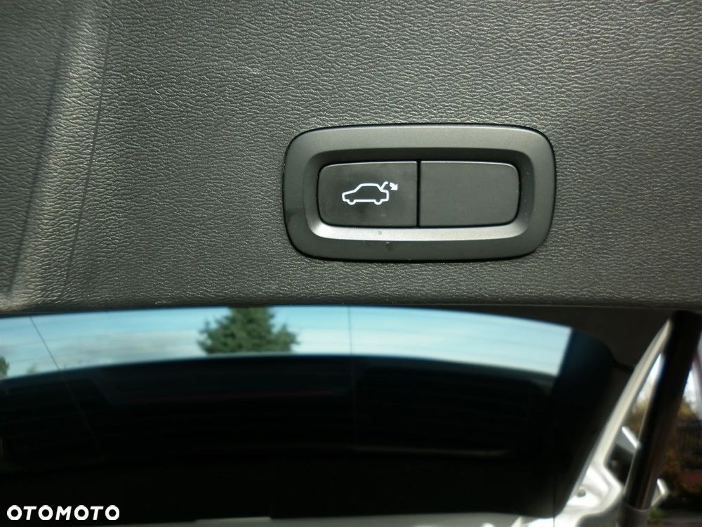 Volvo XC 40 D3 AWD Geartronic Momentum Pro - 12