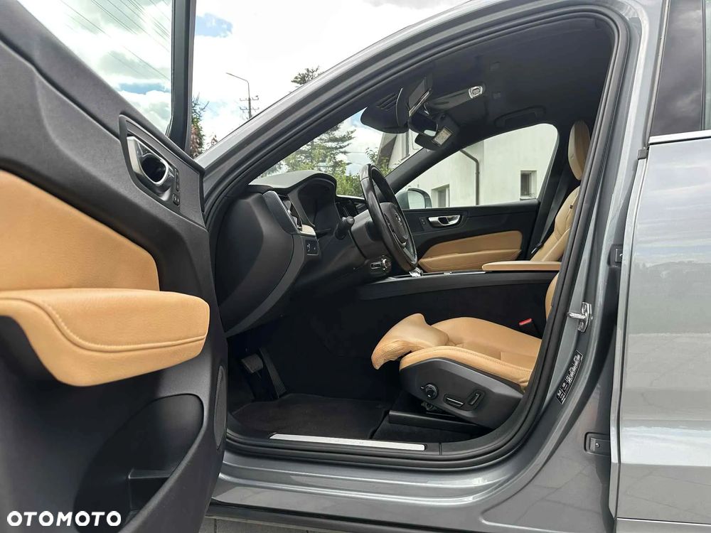 Volvo XC 60 B5 D AWD Inscription - 28