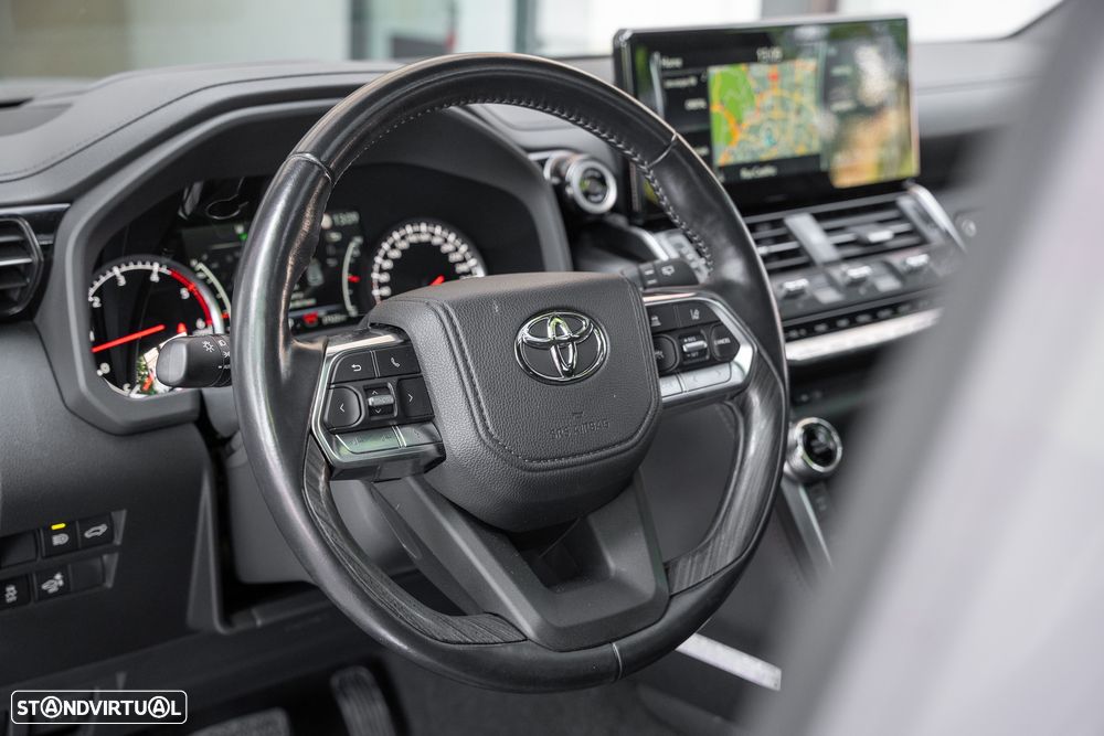 Toyota Land Cruiser - 36