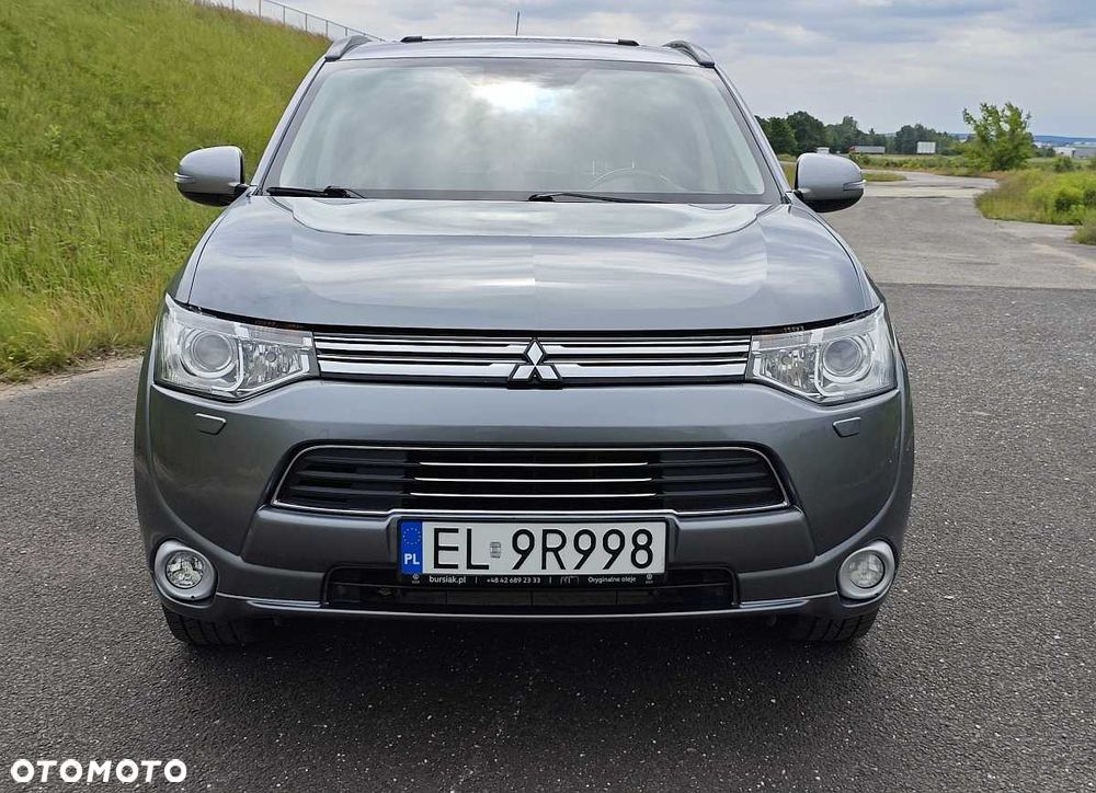 Mitsubishi Outlander - 2