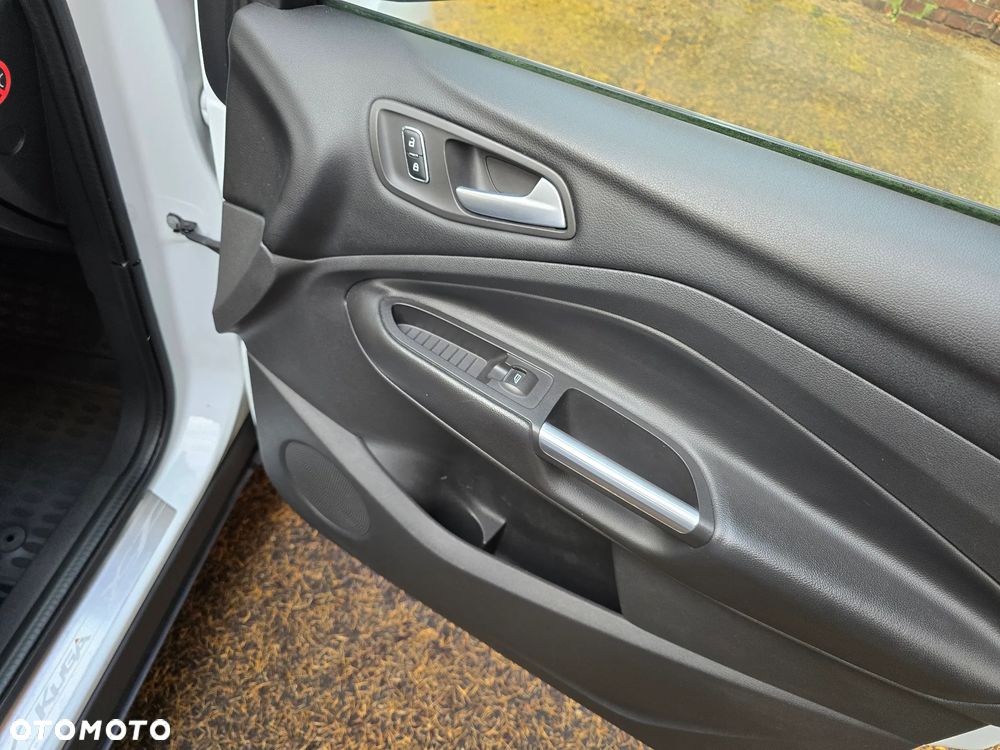 Ford Kuga 1.6 EcoBoost 2x4 Titanium - 23