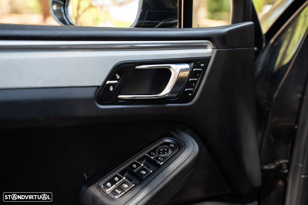 Porsche Macan Turbo - 43