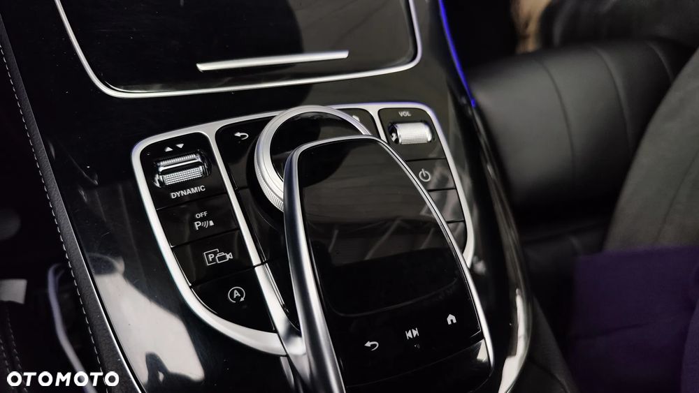 Mercedes-Benz Klasa E 300 9G-TRONIC - 32