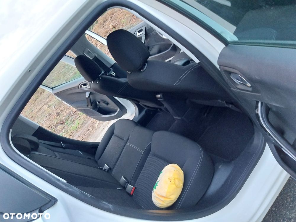Peugeot 208 - 4