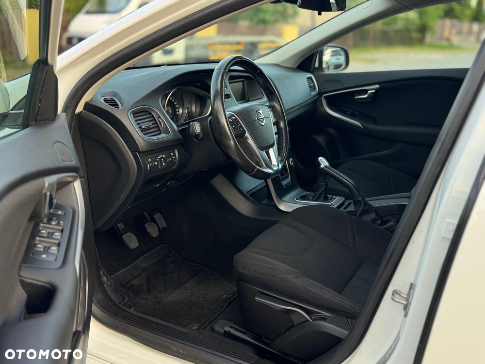 Volvo V40 D2 - 9