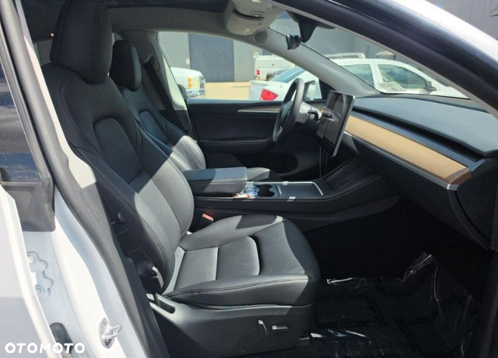 Tesla Model Y Long Range Dual Motor AWD - 9