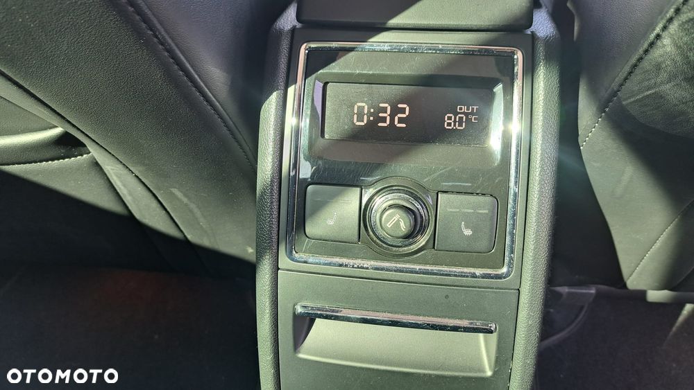 Skoda Superb 2.0 TDI DSG Exclusive - 18