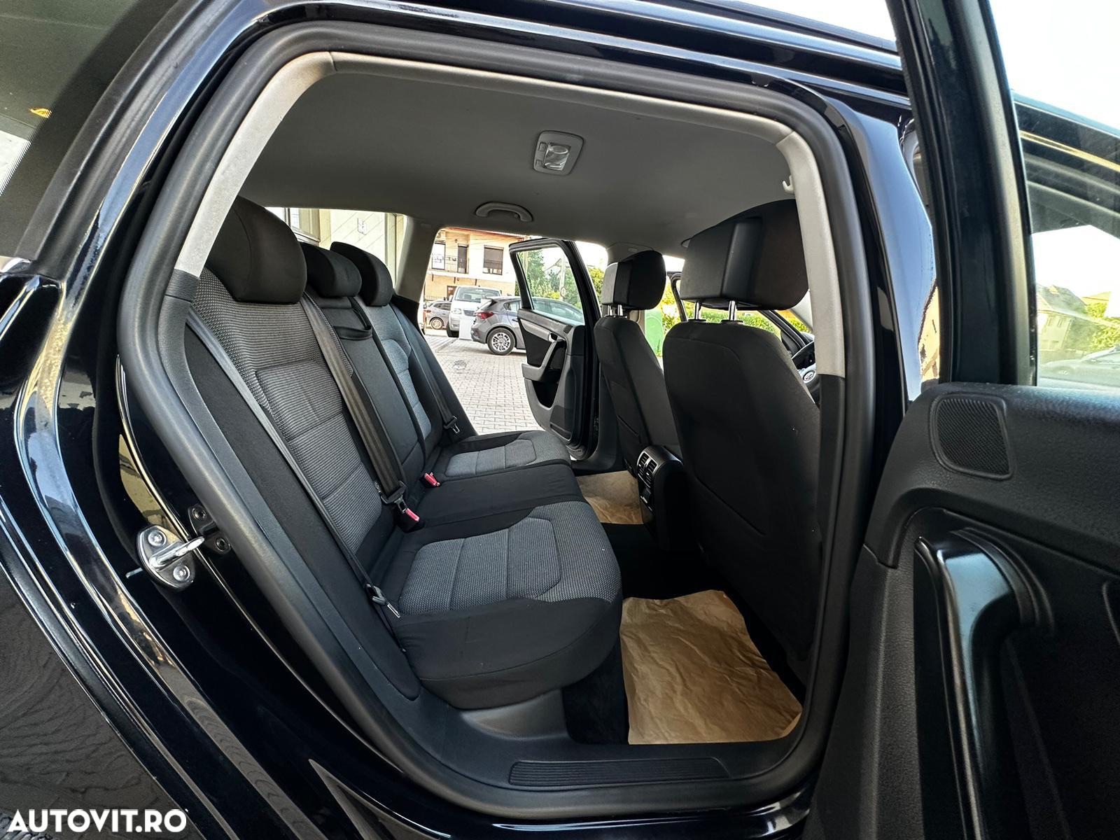 Volkswagen Passat Variant 2.0 TDI BlueMotion Technology Highline - 11