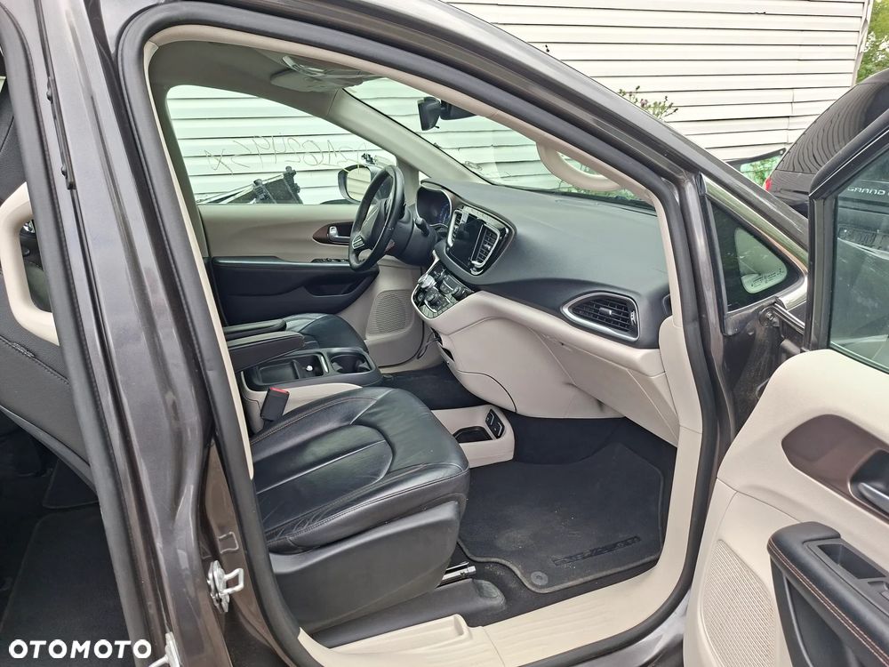 Chrysler Pacifica - 13