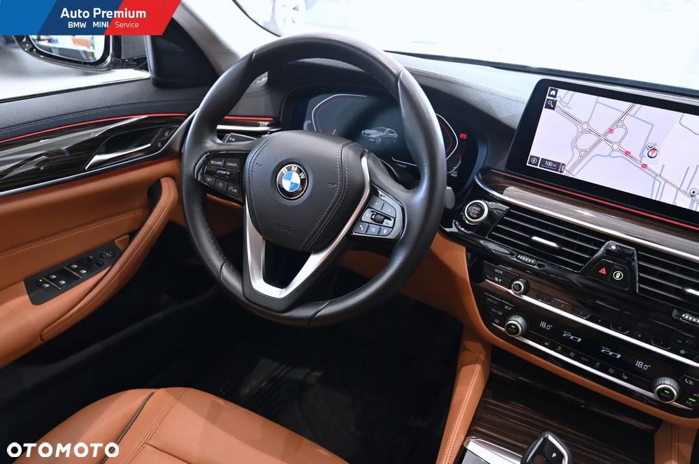 BMW Seria 5 540d xDrive mHEV - 16