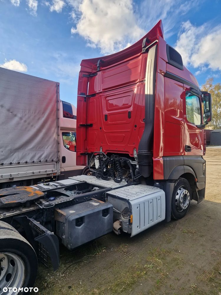 Mercedes-Benz Actros - 3