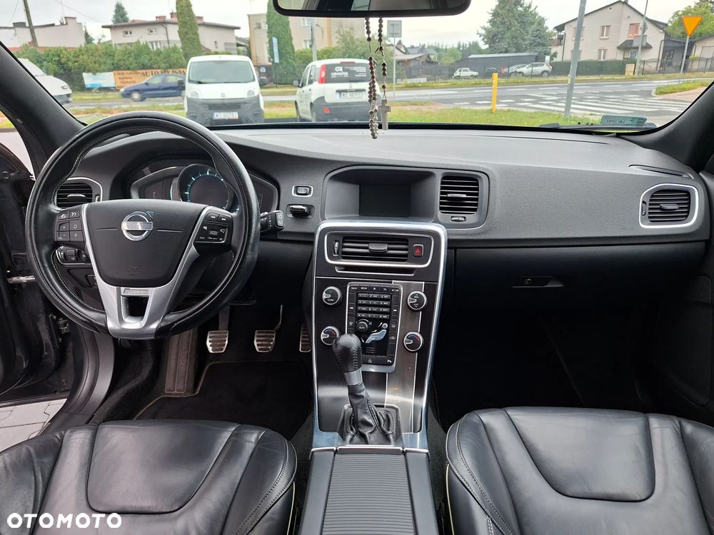 Volvo V60 D4 R-Design - 6
