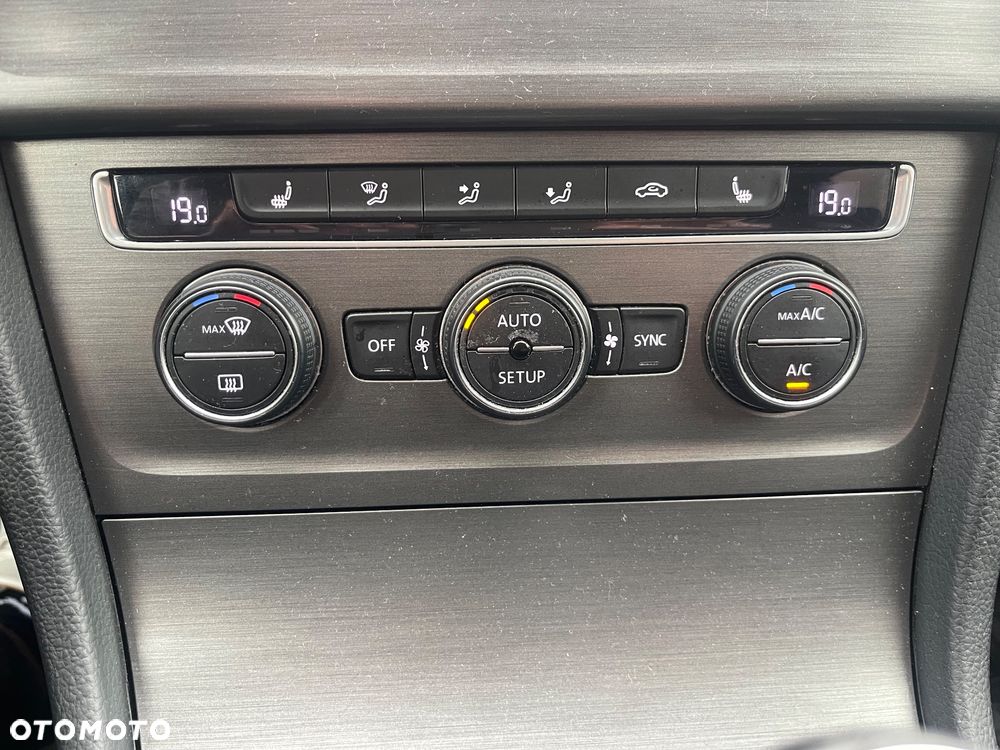 Volkswagen Golf - 17