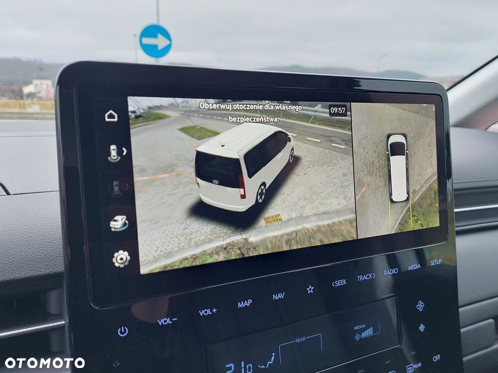 Hyundai Staria 1.6 T-GDI HEV Luxury - 9