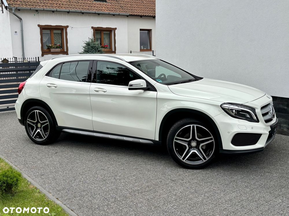 Mercedes-Benz GLA 180 AMG Line - 17
