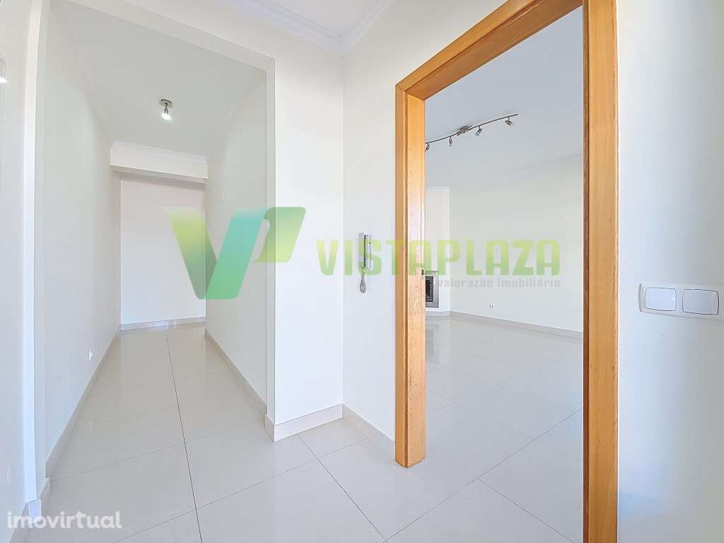 Moradia com Piscina e Garagem em Zona Tranquila com Vista Golfe, Be... - Grande imagem: 3/40