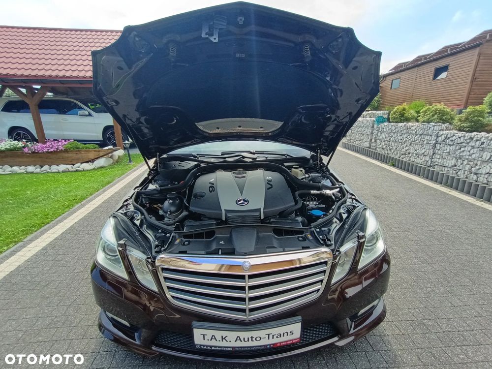 Mercedes-Benz Klasa E 300 CDI DPF BlueEFFICIENCY 7G-TRONIC Avantgarde - 40