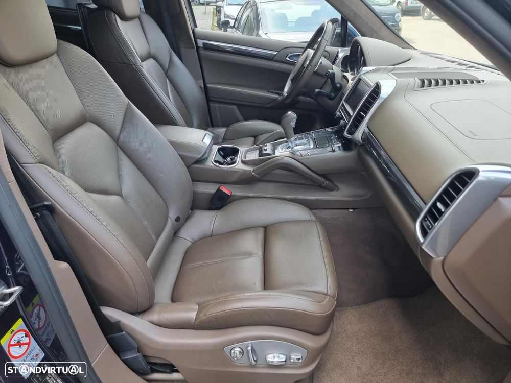 Porsche Cayenne Turbo - 51