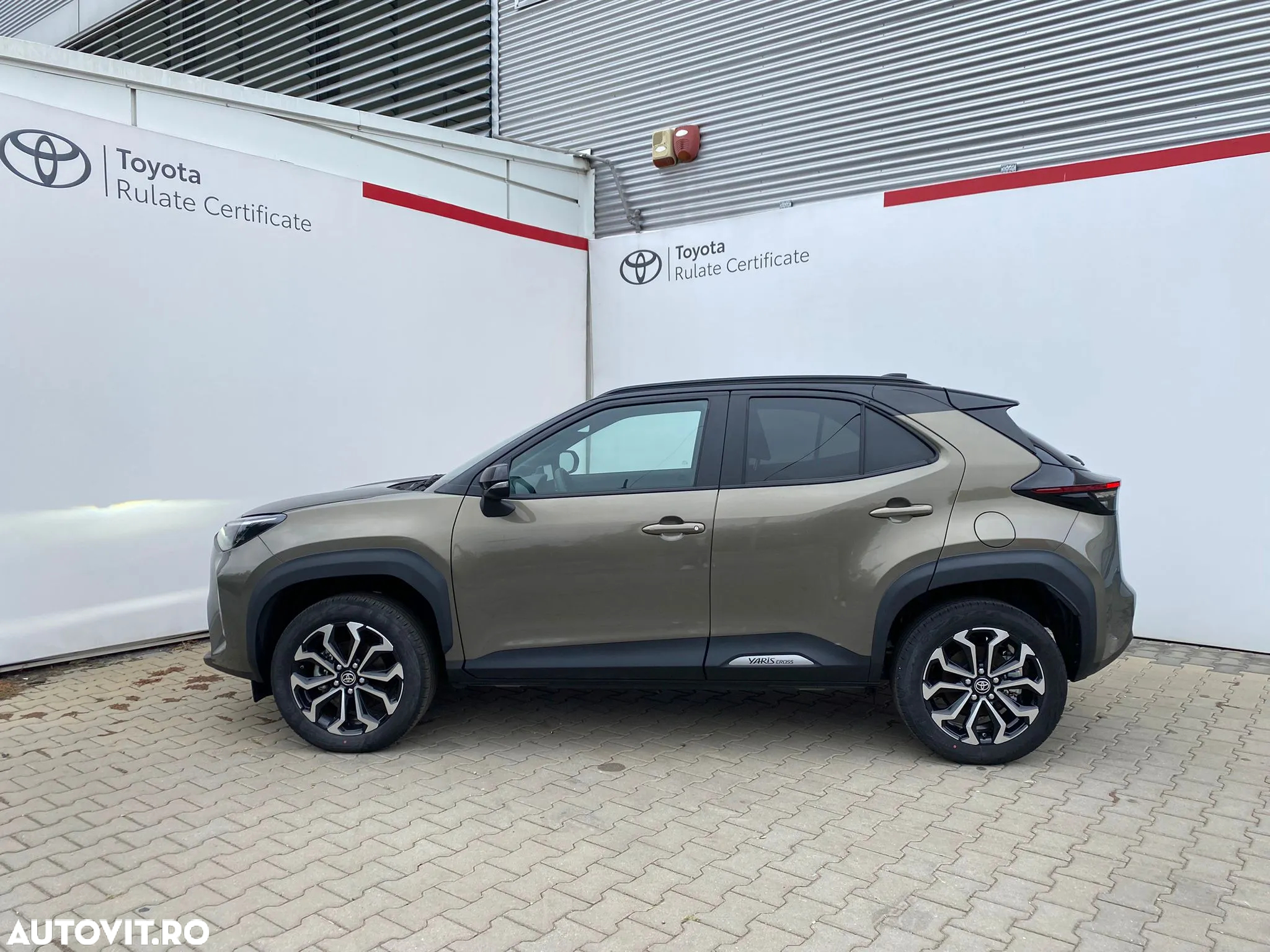 Toyota Yaris Cross 1.5 VVT-i HSD 4x4 Dynamic - 4