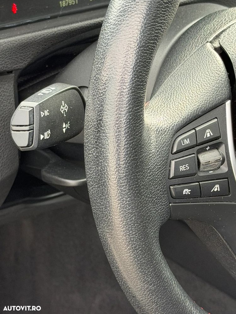 BMW Seria 3 320d xDrive AT - 29