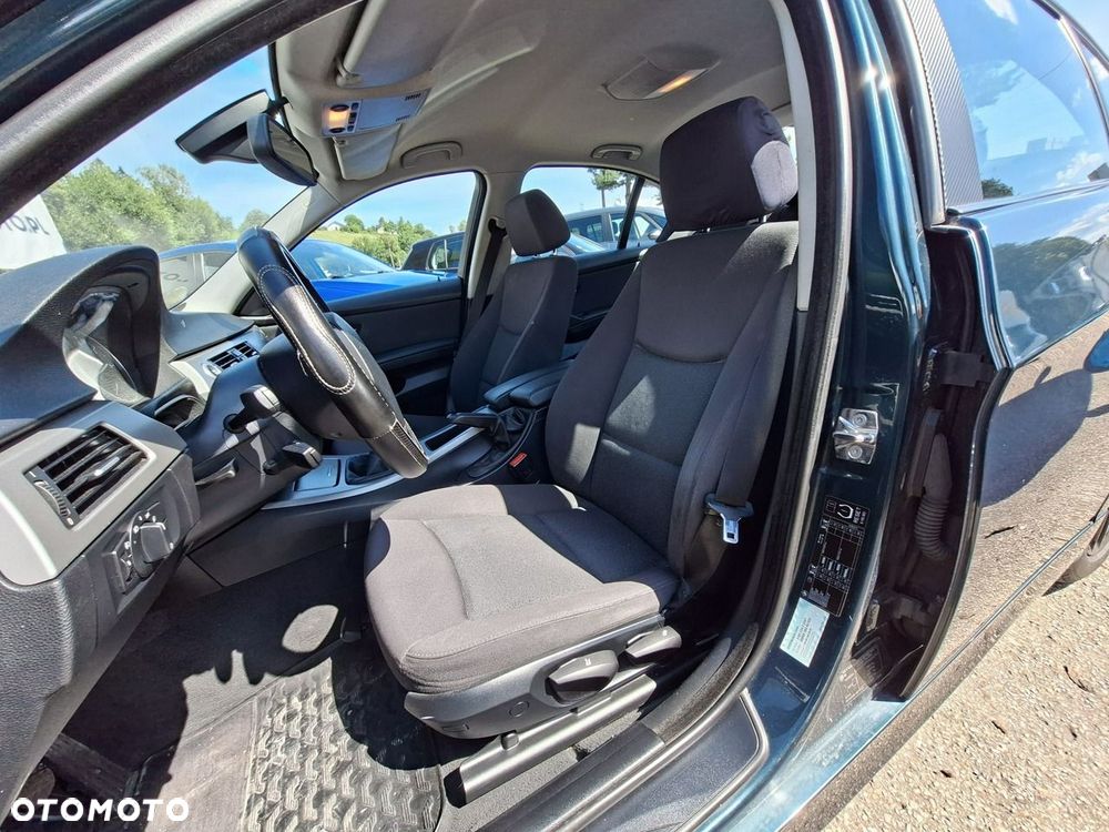BMW Seria 3 318i - 14