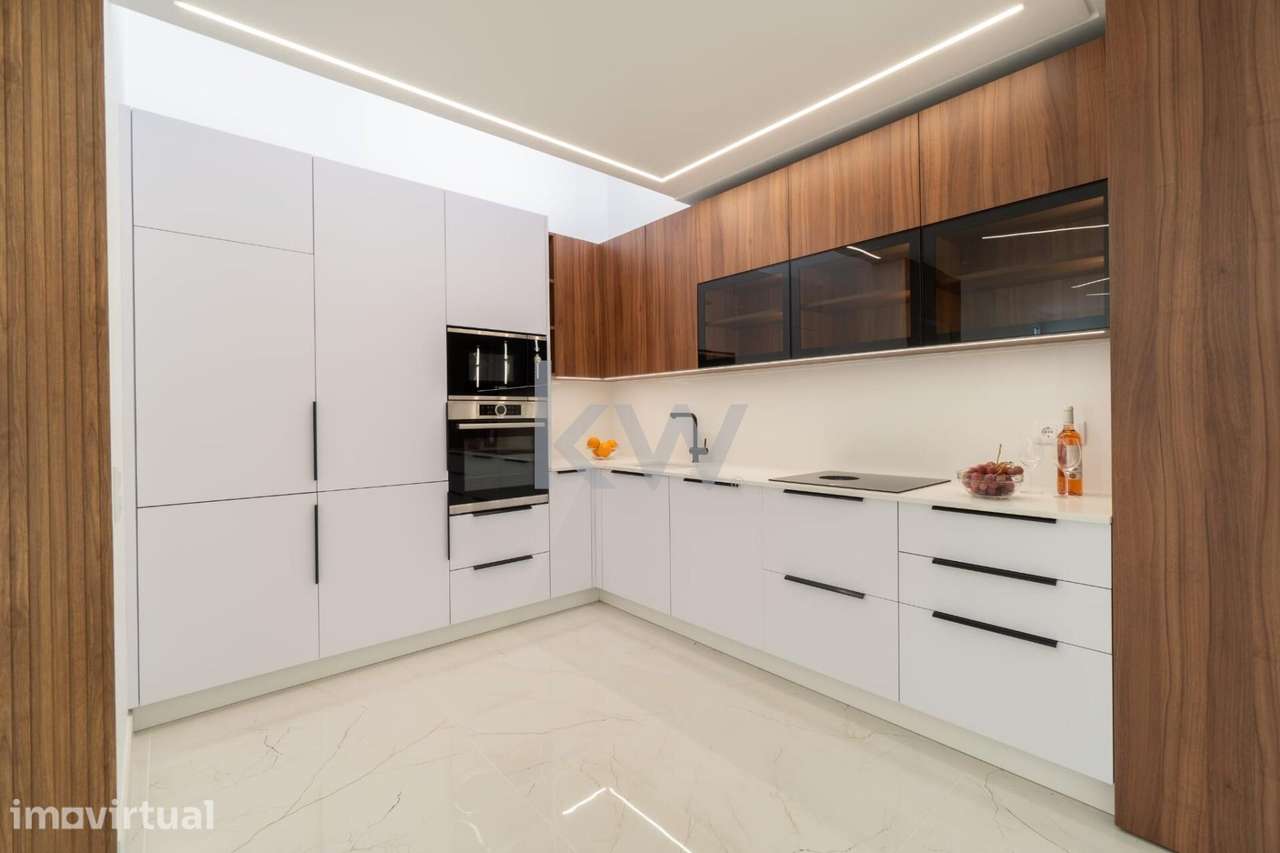 Moradia T3 Renovada com Vista Mar e a Escassos Metros da Praia – Vale - Grande imagem: 2/54