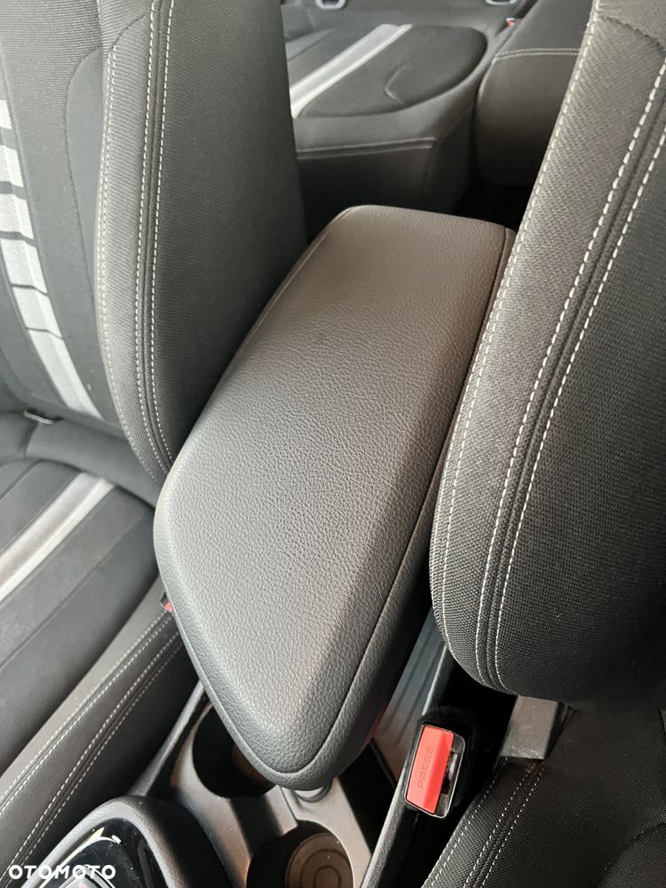 BMW Seria 2 220i Advantage - 19
