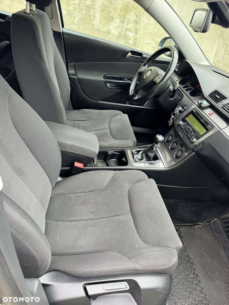 Volkswagen Passat 1.9 TDI Sportline - 16