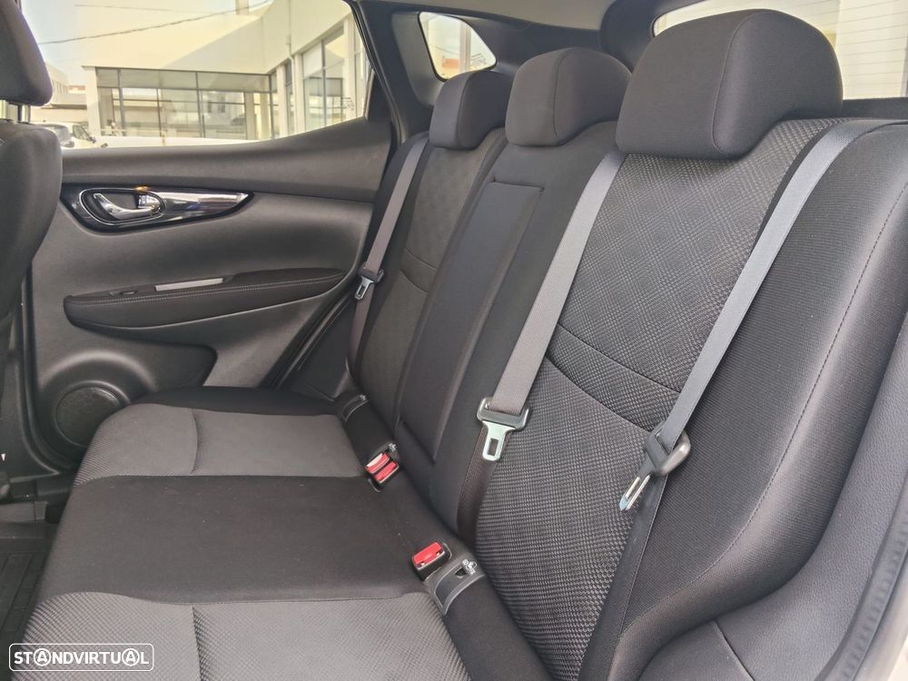 Nissan Qashqai 1.5 dCi N-Connecta 18 - 11