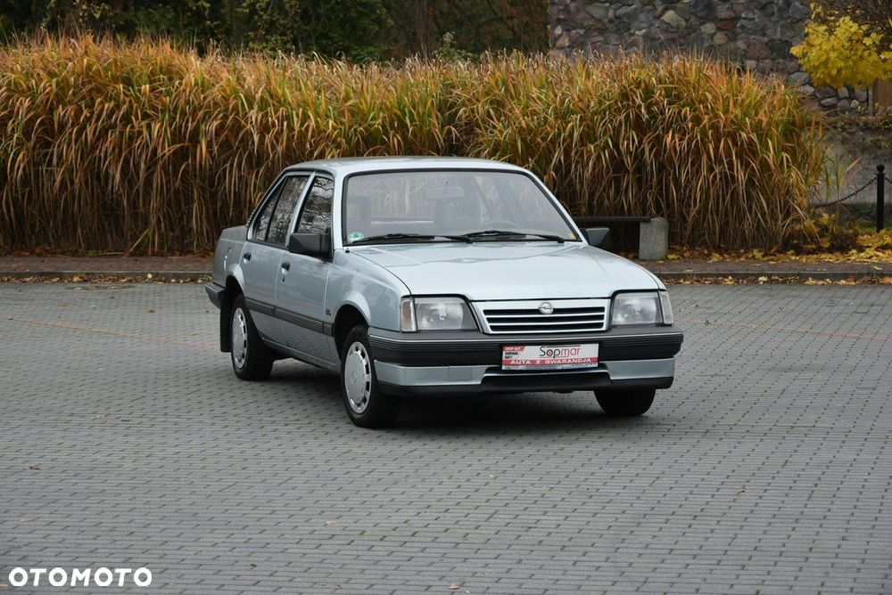Opel Ascona 1.6 L - 14