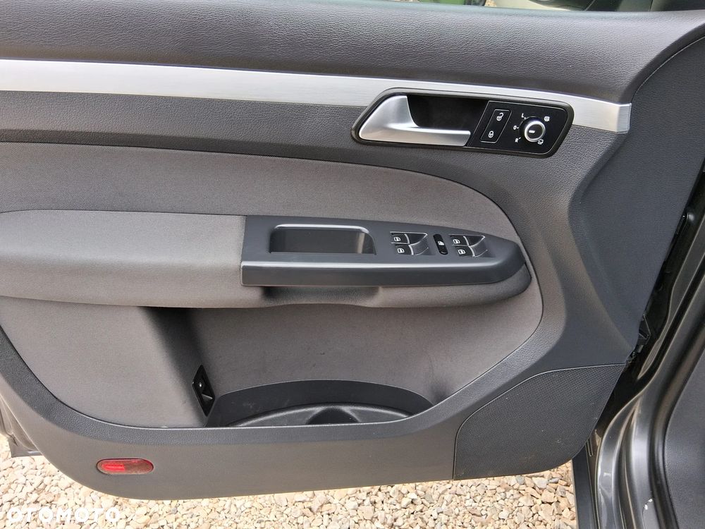 Volkswagen Touran 2.0 TDI DPF BlueMotion Technology STYLE - 16