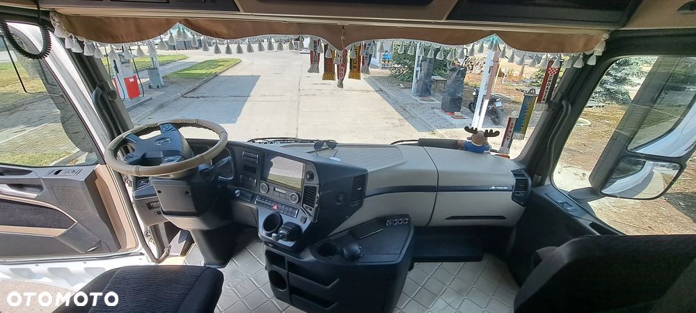 Mercedes-Benz Actros MP4 - 7