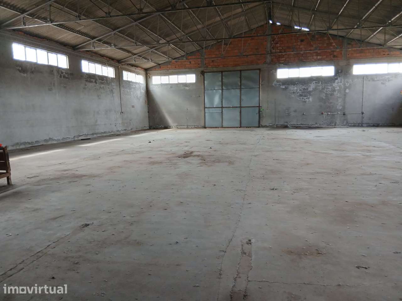 Armazém Amplo com Terreno para Arrendar – 6.970 m² – 3.000 € - Grande imagem: 4/20