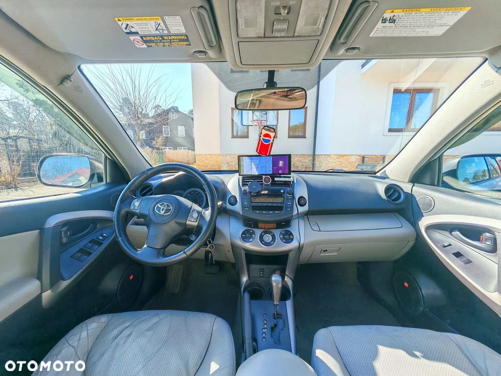 Toyota RAV4 - 6