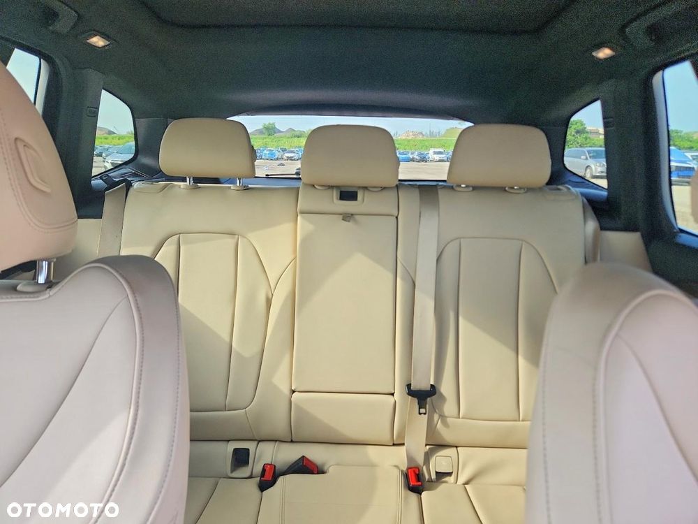 BMW X3 xDrive30i Luxury Line - 7