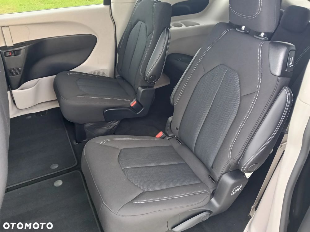 Chrysler Pacifica - 14