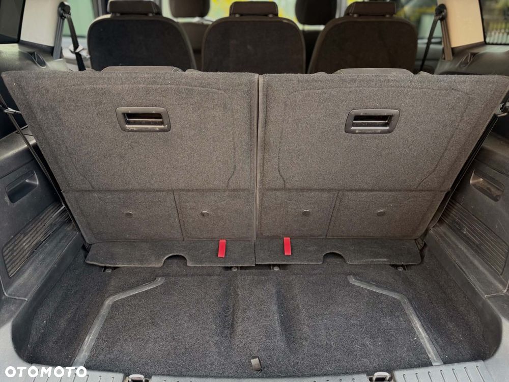 Ford S-Max - 13