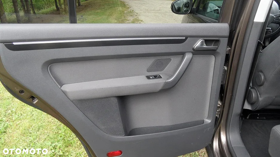 Volkswagen Touran 2.0 TDI DPF Highline DSG - 15