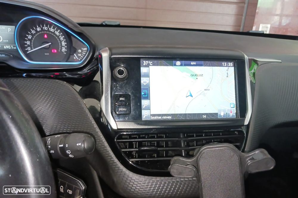 Peugeot 2008 1.2 PureTech Allure EAT6 - 11