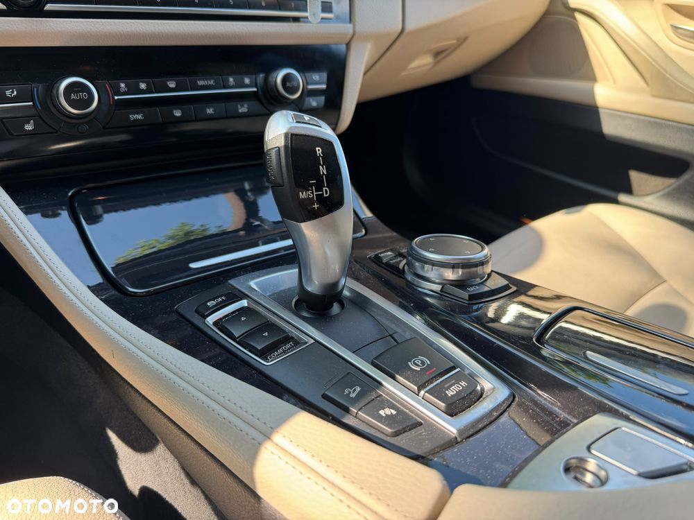 BMW Seria 5 520d xDrive - 17