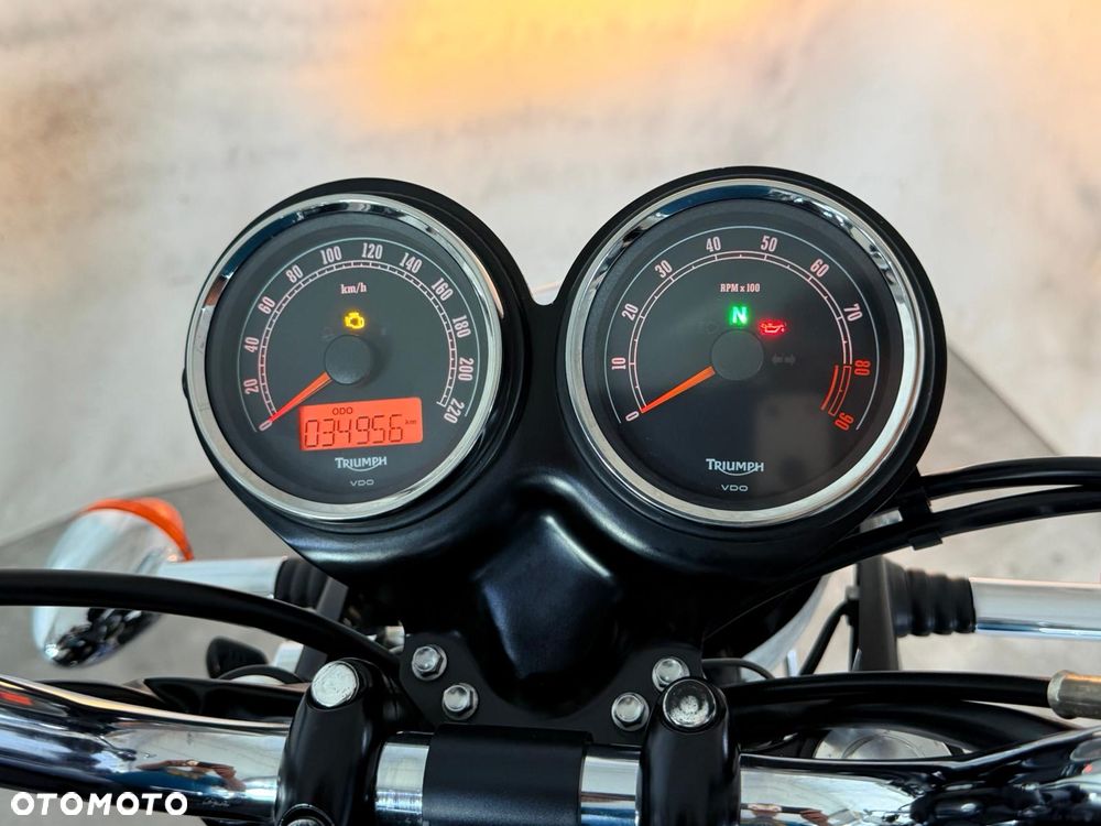 Triumph Bonneville - 15