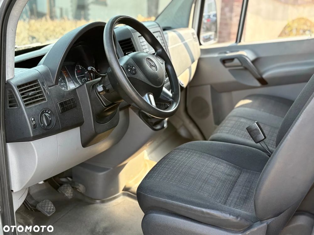 Mercedes-Benz Sprinter - 14