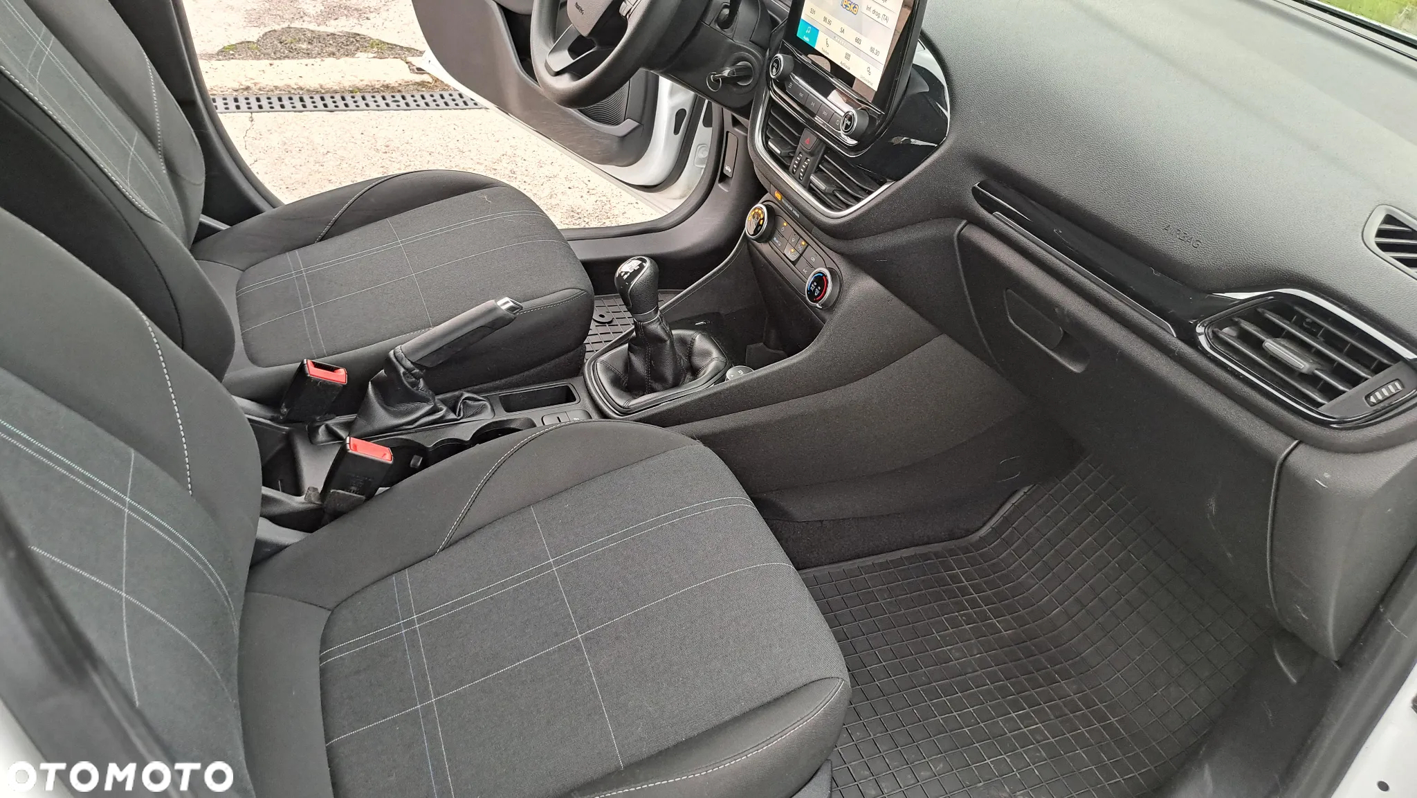 Ford Fiesta 1.1 S&S COOL&CONNECT - 17
