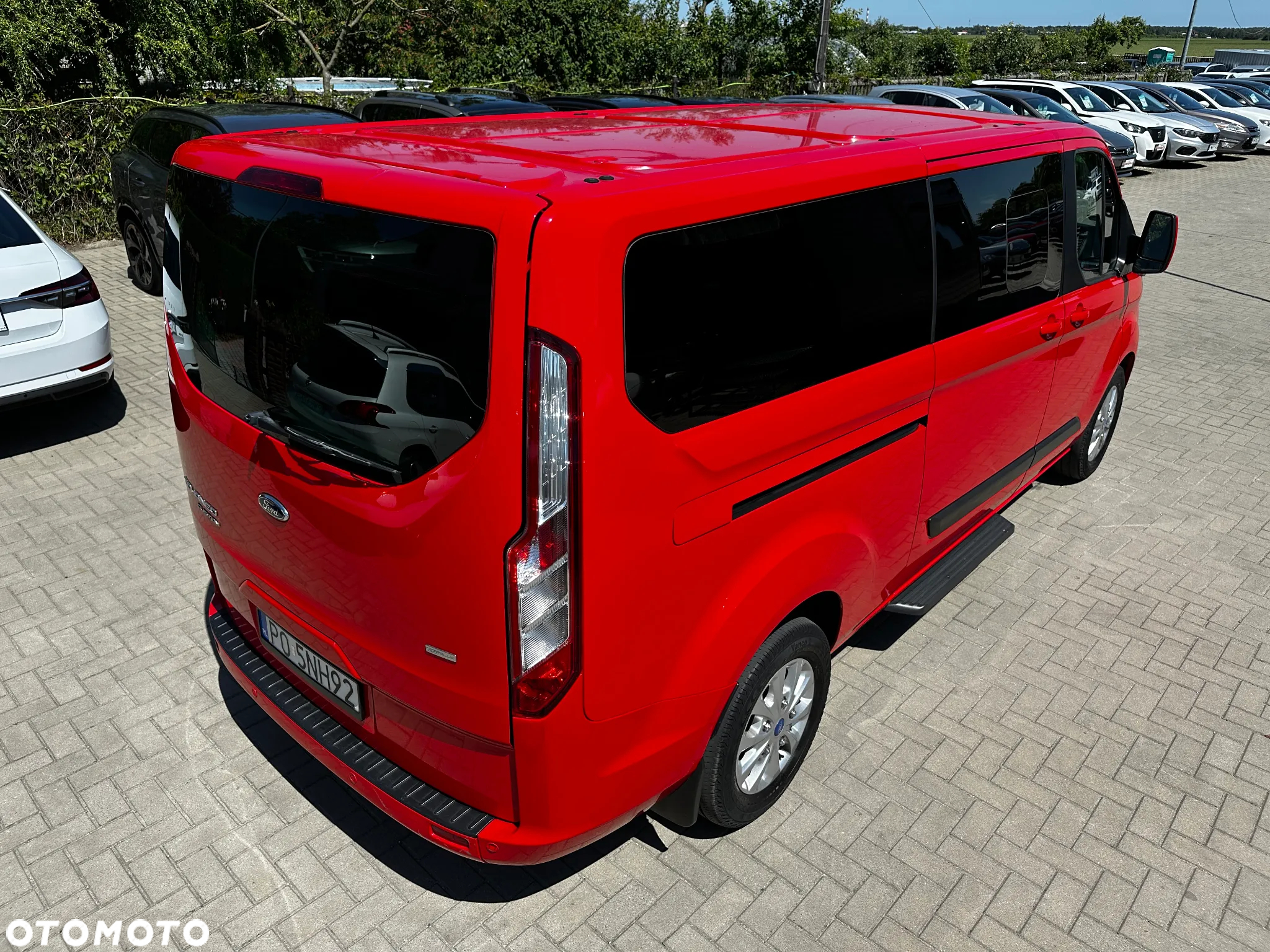 Ford Tourneo Custom - 32