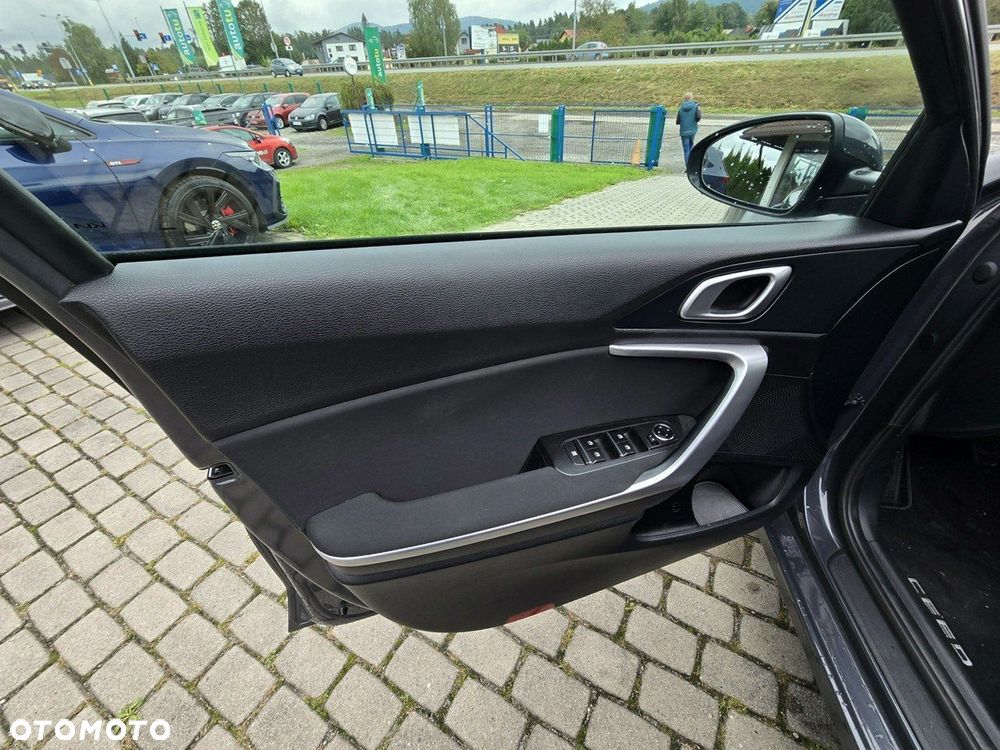 Kia Ceed - 28