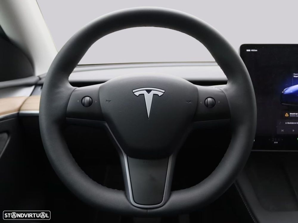 Tesla Model Y - 6