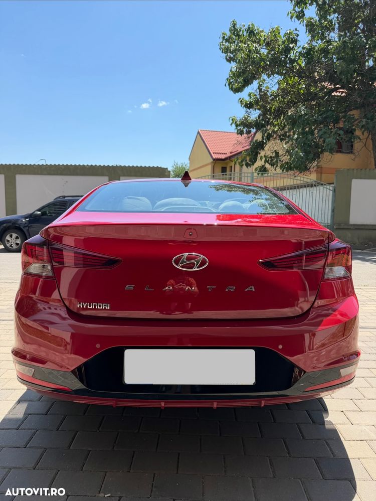 Hyundai Elantra - 2