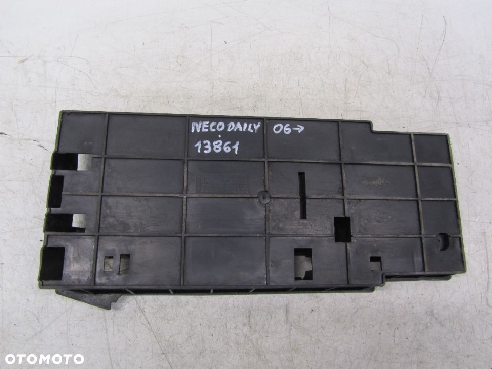 iveco daily 06->schowek na klucze lewarek - 1
