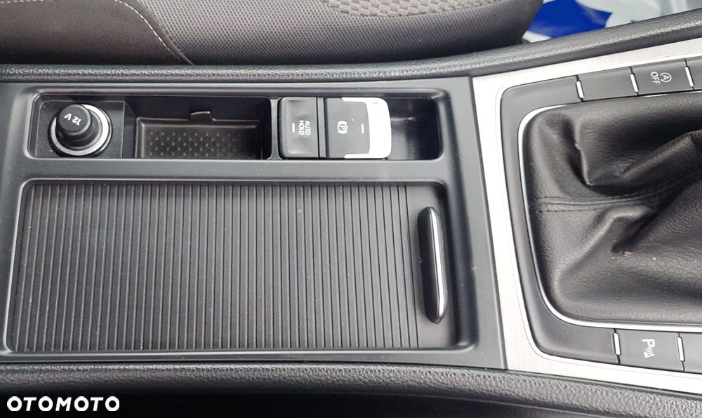 Volkswagen Golf 1.6 TDI BlueMotion Comfortline - 32