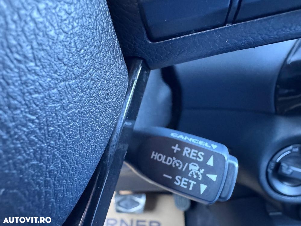 Toyota Hilux 2.8D 204CP 4x4 Double Cab AT Invincible - 29